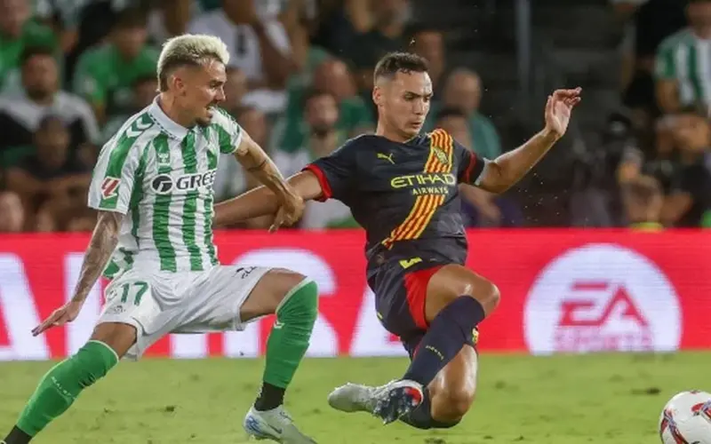 تعادل مثير بين جيرونا وريال بيتيس في الشوط الأول من الدوري الإسباني